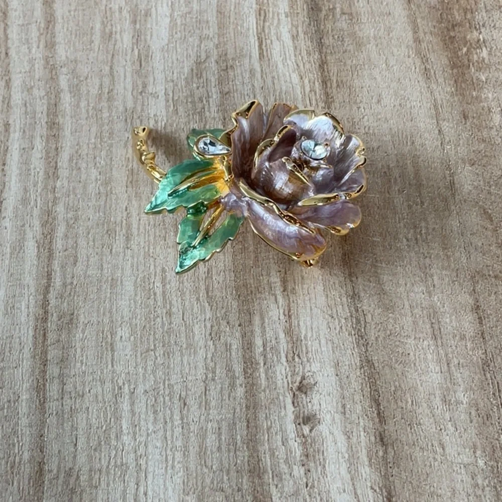 Princess Diana English Rose Pin/Brooch - Picture 6 of 12
